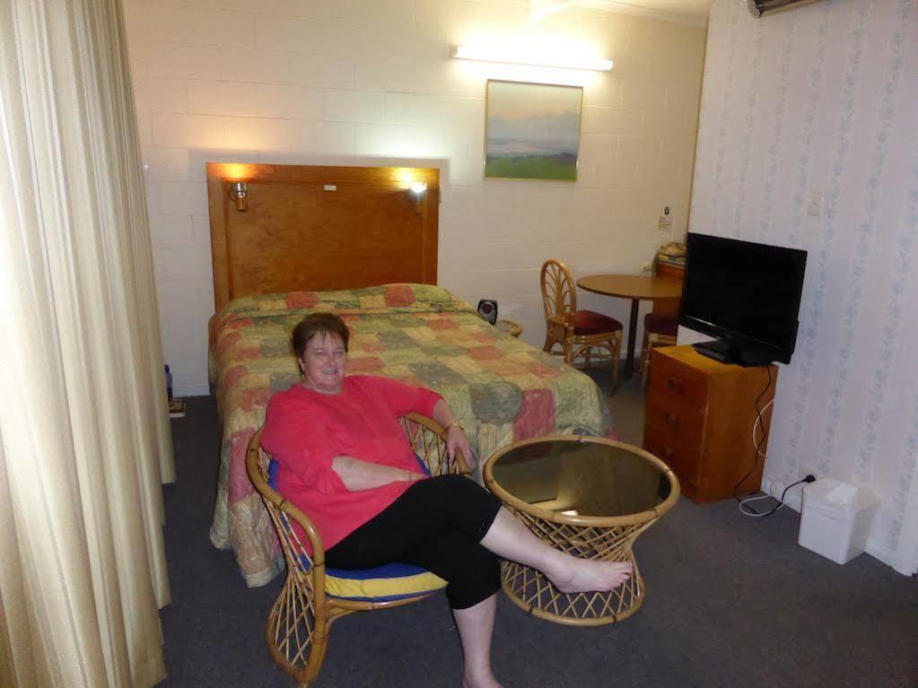 Island Motel Кінгскот Екстер'єр фото